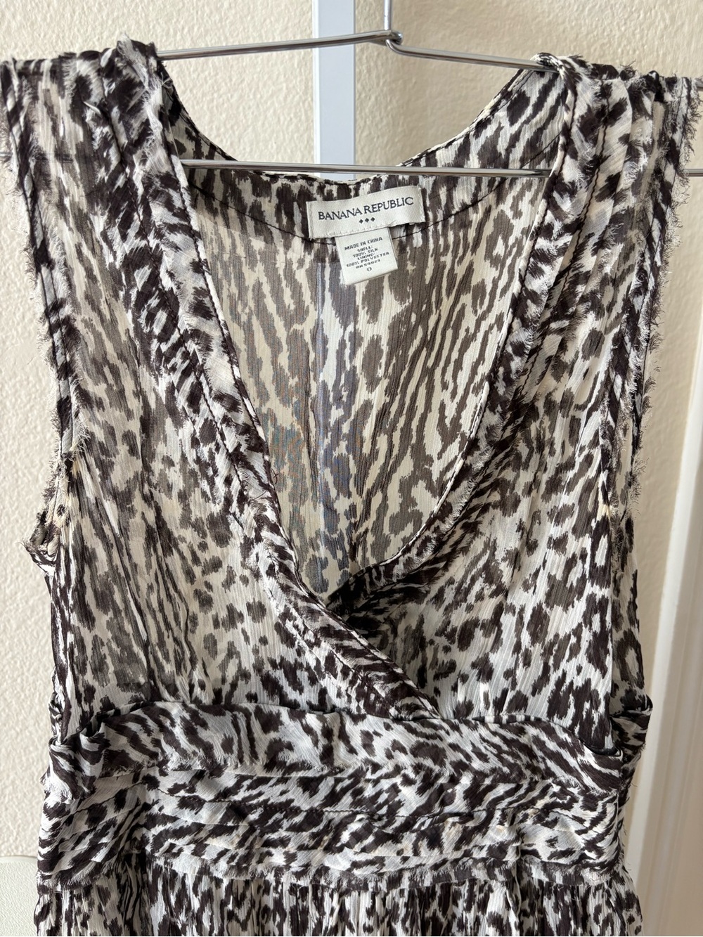 Banana Republic Cheetah Print V-Neck Silk Dress - Size 0 - Picture 3 of 3